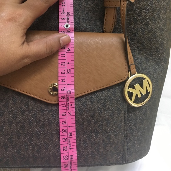 Authentic Michael Kors Jet Set Medium Pocket Tote - Picture 11 of 16